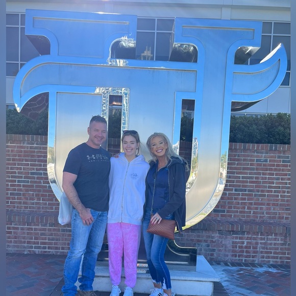 Meet your Posher, Heather - Picture 2 of 11